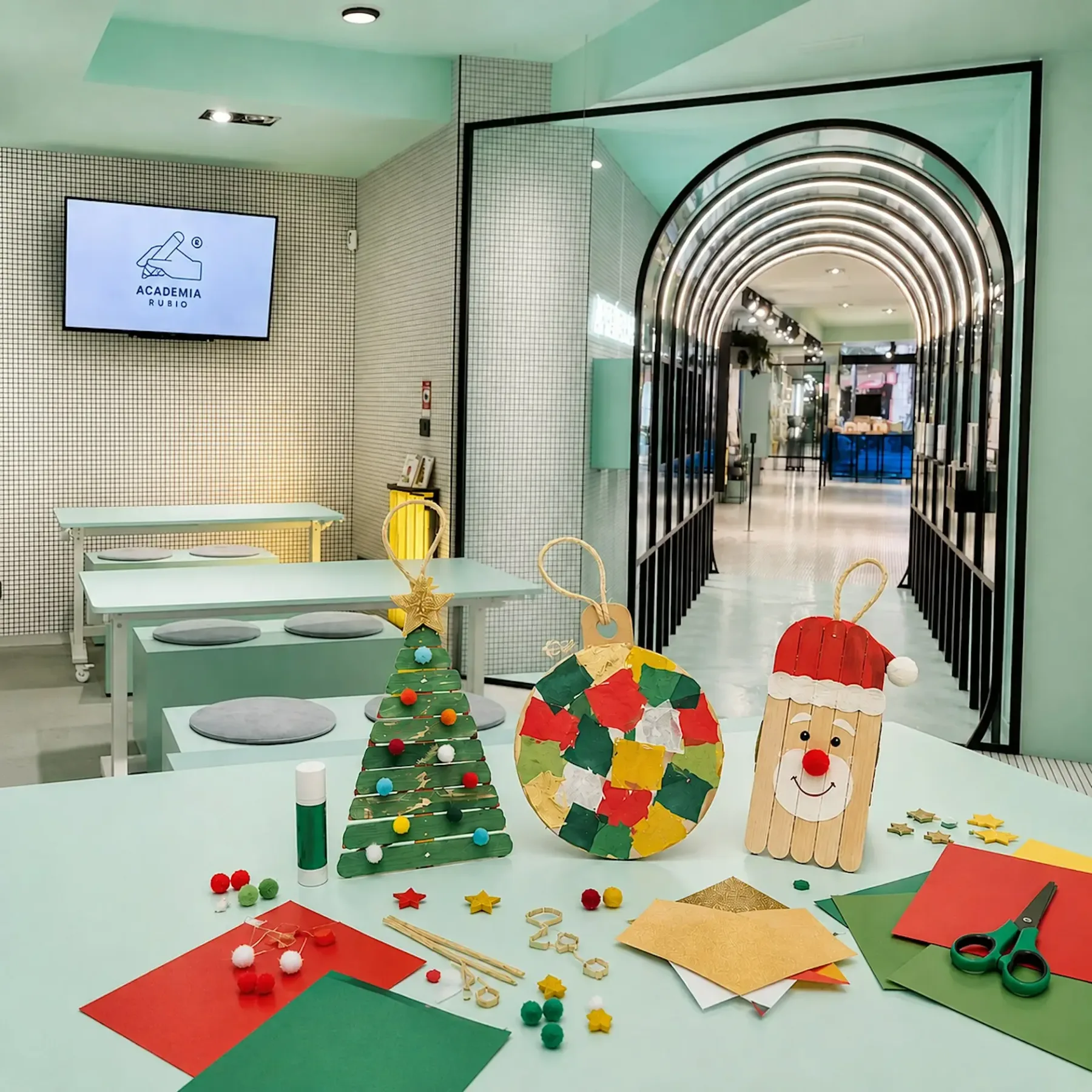 Cartel de Fábrica de Adornos de Papá Noel. De 6 a 9 años en Academia RUBIO